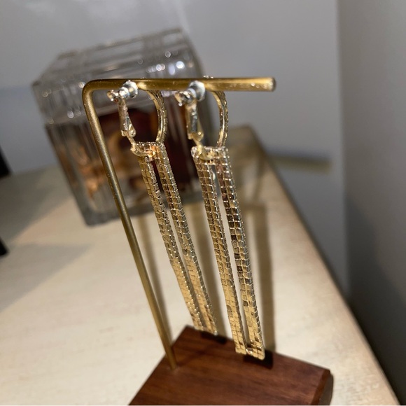 8 Other Reasons x Jill Jacobs Crystal Drop Earrings - Picture 6 of 6